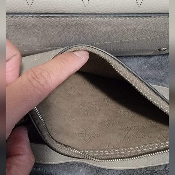 Louis Vuitton Girolata - Picture 14 of 14